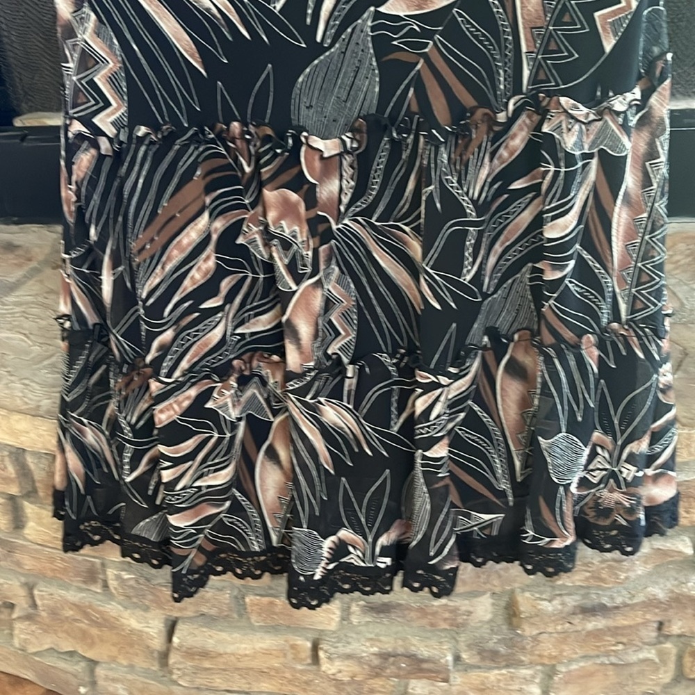 Black and tan double V neck dress with leaf pattern and rows of ruffles. 16W - Picture 3 of 11